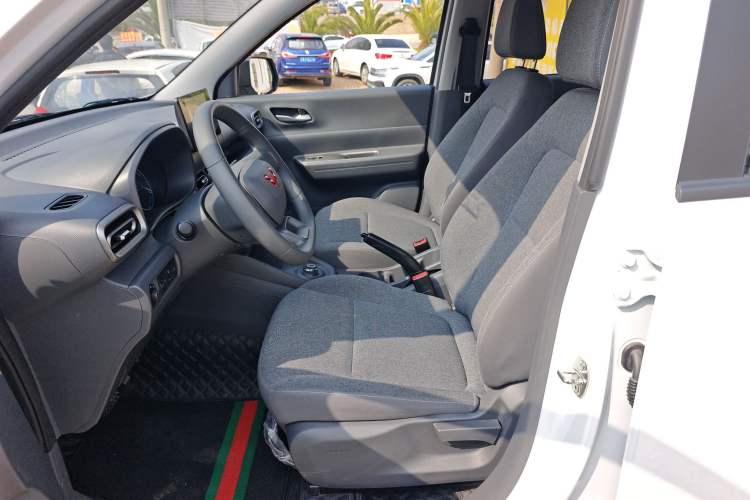 Used Wuling Hongguang New Energy 2025 Extended-Range Hybrid 50KM Comfort Version Left Front Seat