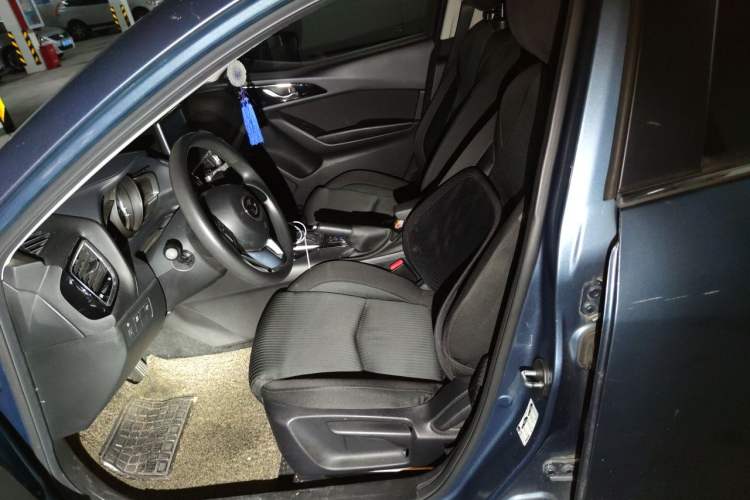 Used Mazda 3 Axela 2014 Sedan 1.5L Automatic Luxury Model