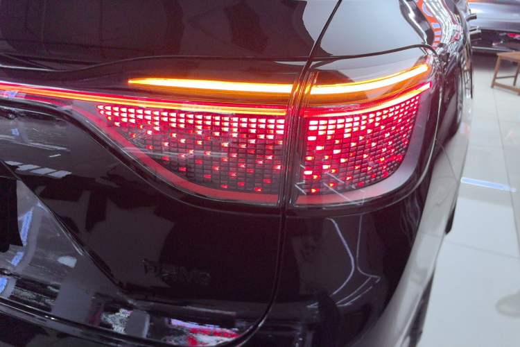 Used Hima AITO M9 2025 Extended-Range Ultra Version 52 kWh 6-Seater
