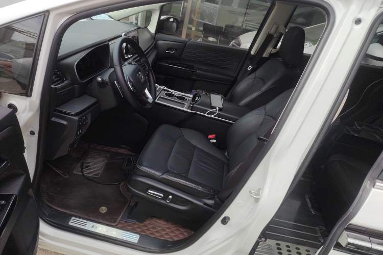 Used Honda Elysion 2022 2.0L eHEV Luxury First Edition Left Front Seat