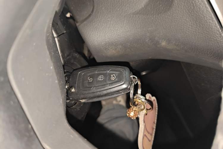 Used Ford Focus 2012 Sedan 1.6L Automatic Fashion Edition