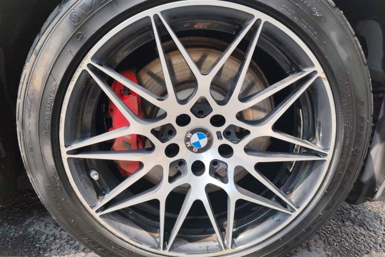 Used BMW 5 Series New Energy 2020 530Le Luxury Package Right Front Wheel Hub