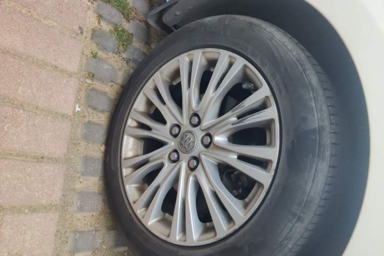 Used Buick GT 2017 15N Automatic Elite Version Right Front Wheel Hub