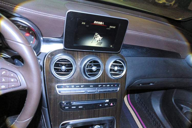 Used Mercedes-Benz GLC 2017 GLC 260 4MATIC Dynamic Edition Audio And AC Panel