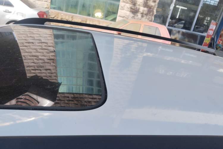 Used Brilliance V5 2012 1.6L Manual Luxury Model Roof