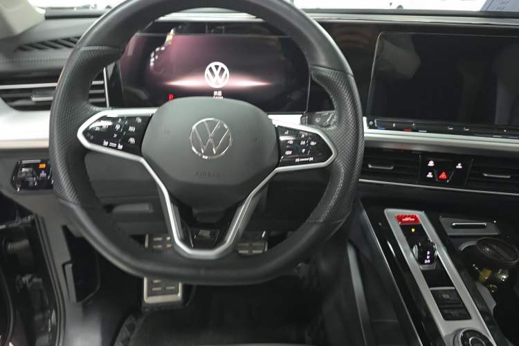 Used Volkswagen Tavendor 2024 380TSI All-Wheel-Drive R-Line Cruise Premium Edition Steering Wheel