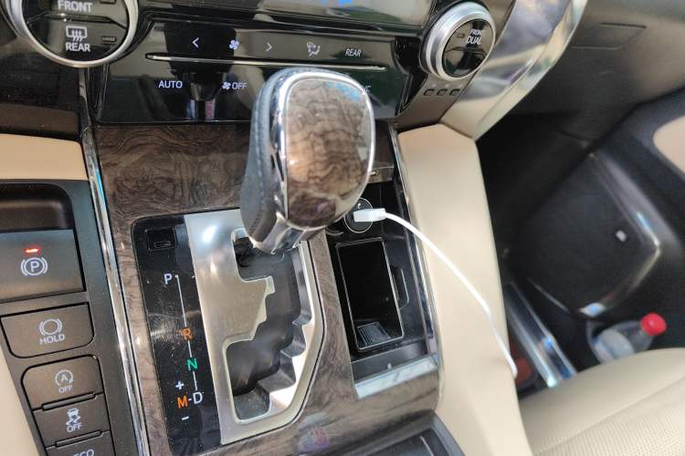 Used Toyota Alphard 2018 Revised Version 3.5L Premium Edition
