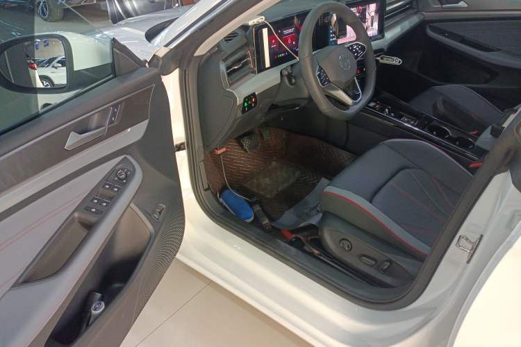 Used Volkswagen Lamando 2024 Lavida L 280TSI DSG Cool & Spicy Edition
