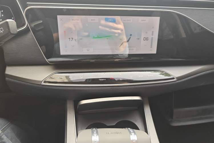 Used CHANGAN OSHAN X7 2020 1.5T Automatic Parking with Facial Recognition – Spacey & Carefree Edition Audio And AC Panel