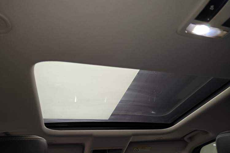 Used Land Rover Discovery 2023 360 PS R-Dynamic S