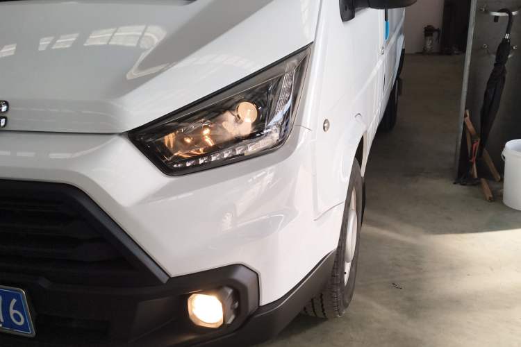 Used JMC Transit 2019 2.8T Commercial Version Short Wheelbase Mid-Roof 6-Seater China VI JX493
