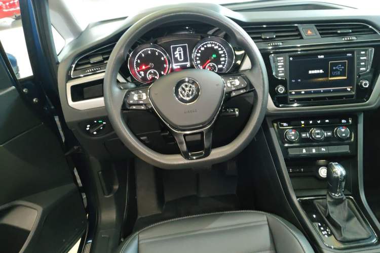 Used Volkswagen Touran 2018 Volkswagen Touran L 280TSI DSG Comfort Edition 7 Seats China V Emission Standard Steering Wheel