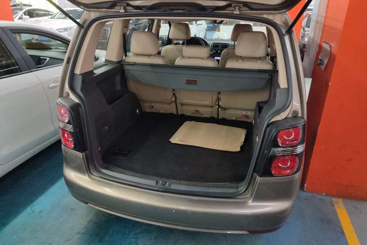 Used Volkswagen Touran 2015 1.4T DSG Comfort Edition 5 Seats