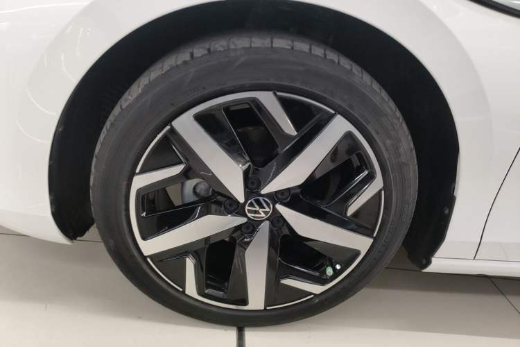 Used Volkswagen Lamando 2022 Lavida L 280TSI DSG Cool & Spicy Edition Left Front Wheel Hub