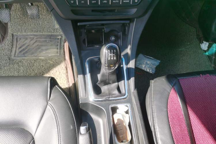 Used Geely Auto Emgrand 2017 Sedan Million Edition 1.5L Manual - Upward Version Gear Lever