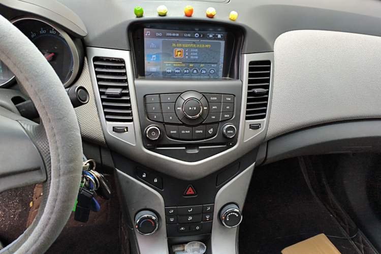 Used Chevrolet Cruze 2012 1.6L SE MT Audio And AC Panel