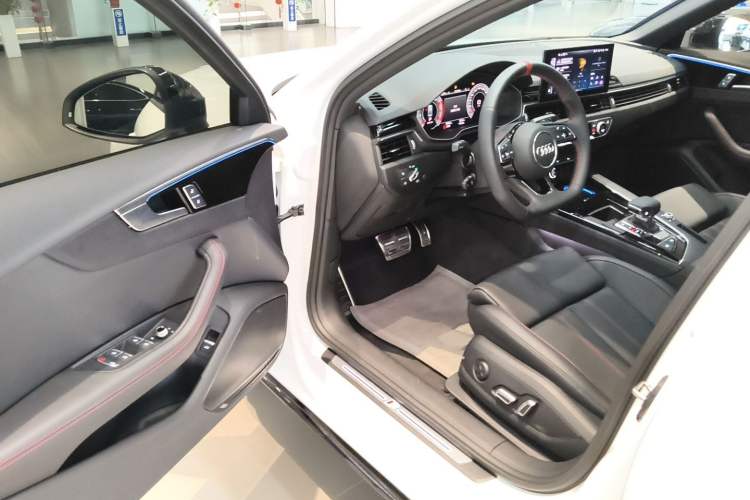 Used Audi A4L 2025 2 Million Units Enjoyment Version 40 TFSI Luxury Dynamic Edition Driver Seat