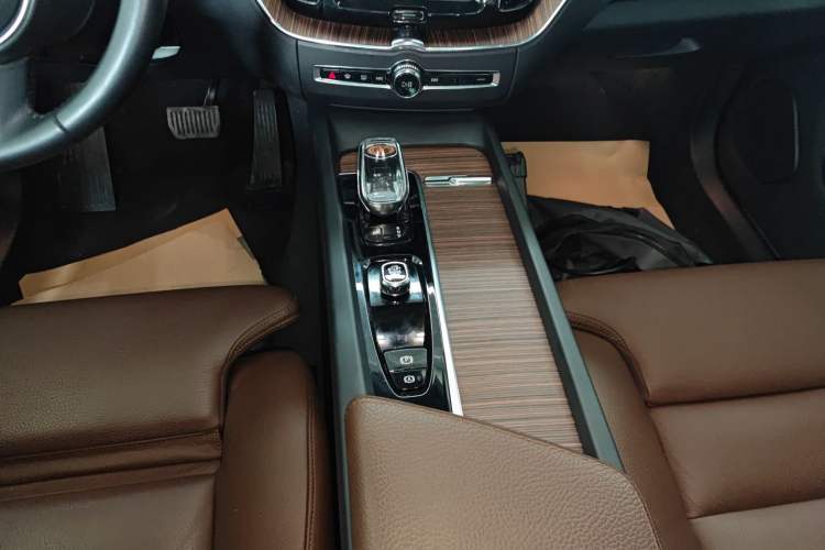 Used Volvo XC60 2022 B5 4x4 Smart Luxury Edition