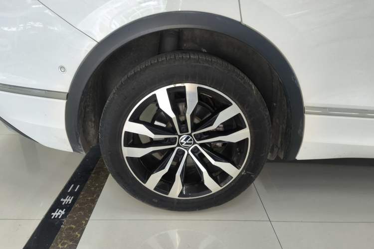 Used Volkswagen Tiguan L 2021 330TSI Automatic Two-Wheel Drive R-Line Enhanced Edition
