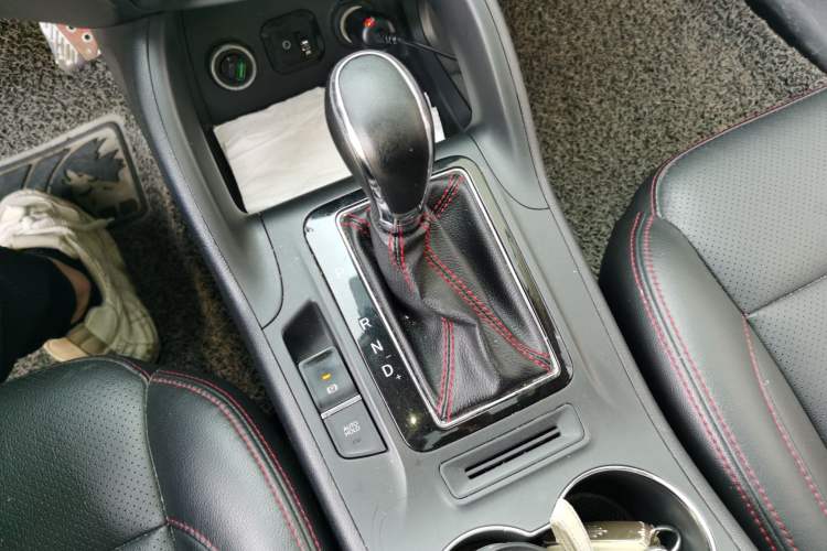 Used CHANGAN CS75 2014 1.8T Automatic Elite Model China IV Standard Gear Lever