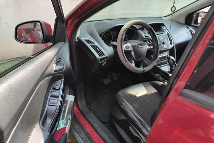 Used Ford Focus 2012 Hatchback 1.6L Automatic Fashion Edition