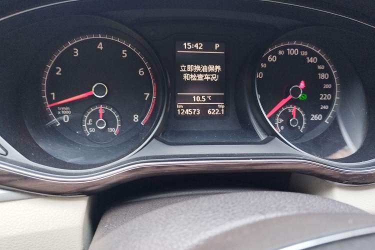 Used Volkswagen Passat 2016 330TSI DSG Luxury Edition Odometer Close Up