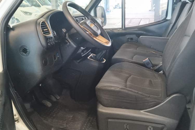 Used JMC Transit 2019 2.8T Commercial Version Short Wheelbase Mid-Roof 3-Seater China VI Standard JX493