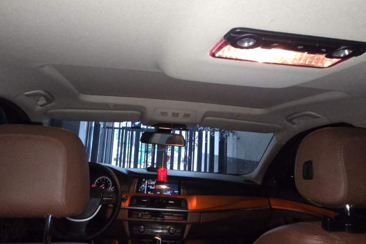 Used BMW 5 Series 2014 520Li Elegant Model
