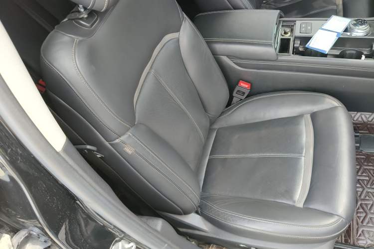 Used Ford Taurus 2017 EcoBoost 325 V6 Flagship Model Right Front Seat