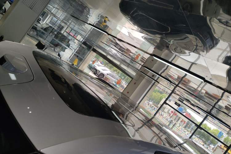 Used Zeekr 009 2024 Six-Seat Executive Version 4WD 108 kWh Roof