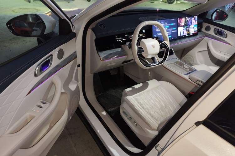 Used NETA L 2024 Extended-Range 220 PRO+ Family Package