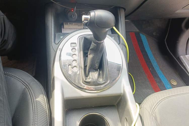 Used Kia Sportage R 2015 2.0L Automatic Two-Wheel Drive DLX Model Gear Lever