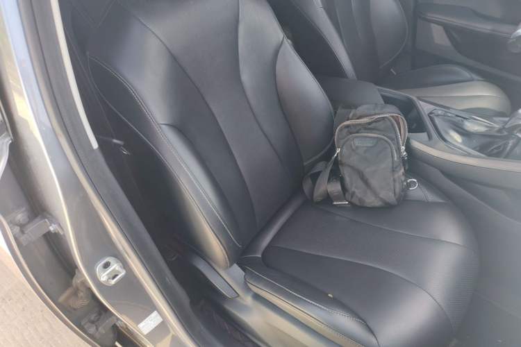 Used Roewe i5 2021 1.5L CVT Platinum Edition