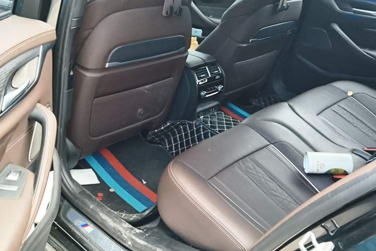 Used BMW 5 Series 2021 530Li Luxury Edition M Sport Package Left Rear Seat