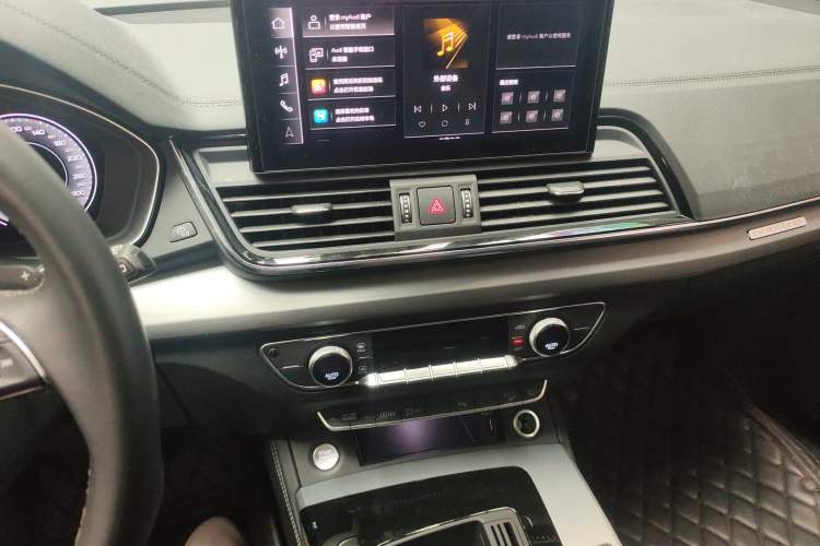 Used Audi Q5L 2022 40T Fashionable and Dynamic Model Audio And AC Panel
