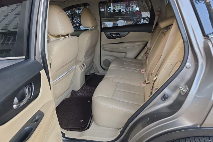 Used Nissan X-Trail 2014 2.5L CVT Leading Edition 4WD
