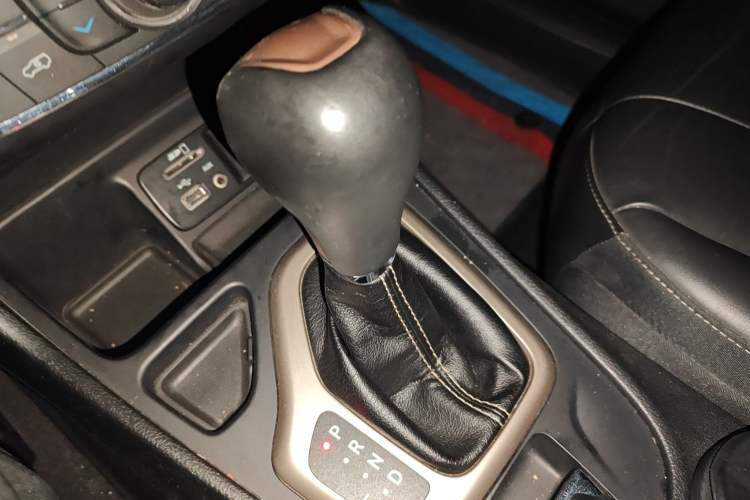 Used Jeep Cherokee 2016 2.0L Superior Edition