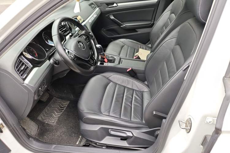 Used Volkswagen Lamando 2015 280TSI DSG Comfort Edition Left Front Seat