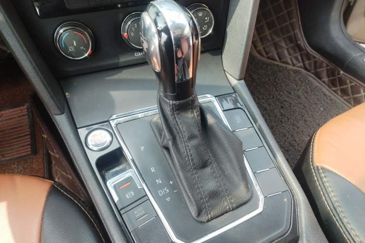 Used Volkswagen Lamando 2015 230TSI DSG Fashion Edition
