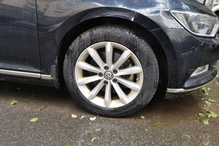 Used Volkswagen Magotan 2017 330TSI DSG Leading Model Right Front Wheel Hub