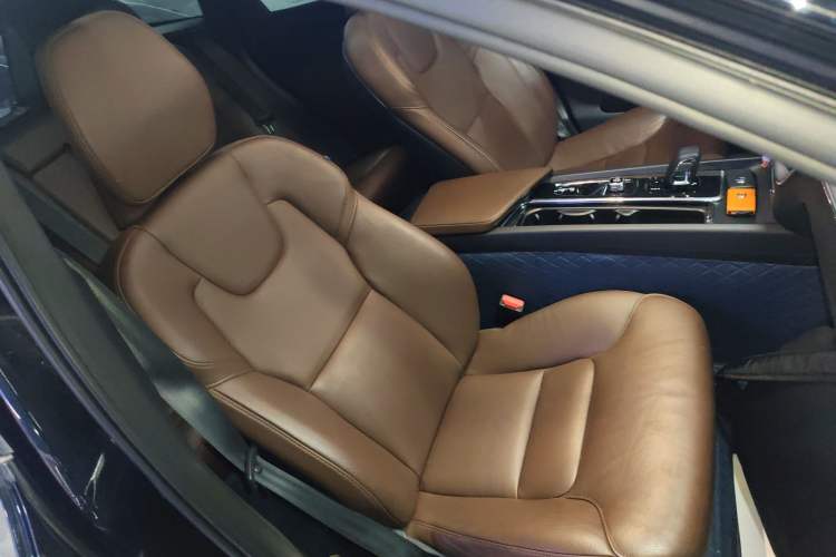 Used Volvo XC60 2023 B5 4x4 Smart Luxury Edition
