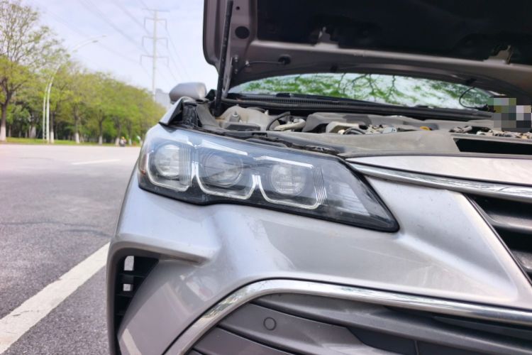 Used Toyota Avalon 2019 Dual-Engine 2.5L XLE Prestige Version China VI Standard Right Front Headlight