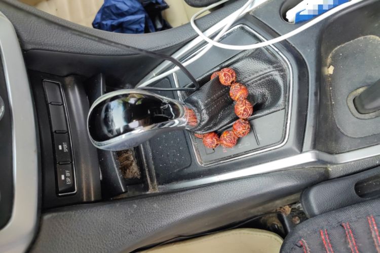 Used JMC Yusheng S350 2013 2.4T Automatic 2WD Diesel Luxury Edition 5 Seats
