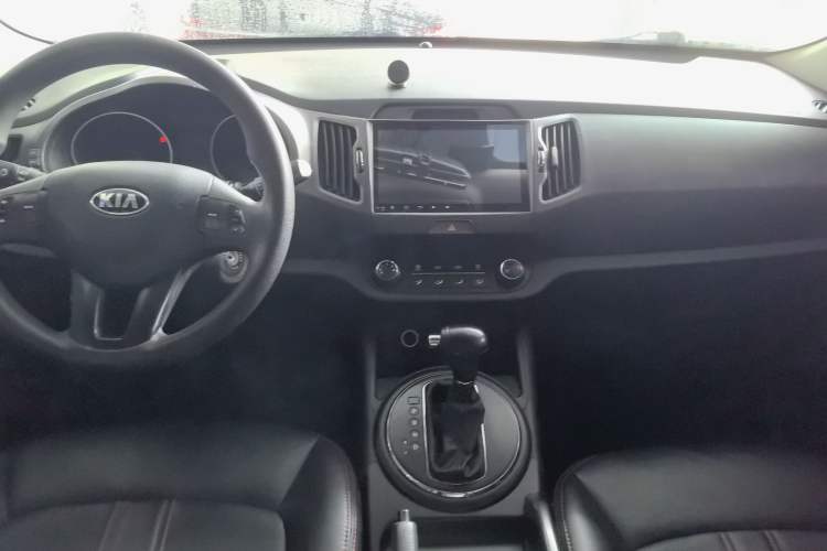 Used Kia Sportage R 2016 2.0L Automatic Two-Wheel Drive GL Center Console