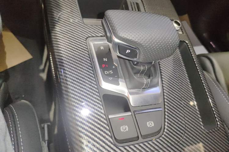 Used Audi Q5L Sportback 2024 40 TFSI Fashion Version Gear Lever