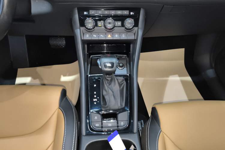 Used Skoda Kodiaq GT 2019 TSI330 Two-Wheel-Drive Luxury Edition China VI Standard Gear Lever