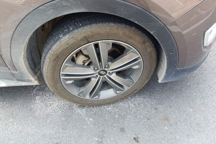 Used Hyundai Grand SantaFe 2013 2.2T 7-Seater Four-Wheel-Drive Flagship Edition Right Front Wheel Hub