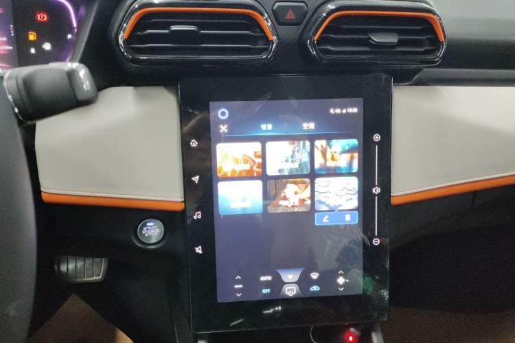 Used Dongfeng Aeolus Yixuan 2023 Mach Edition 1.5L Automatic Chasing Wind Version Audio And AC Panel