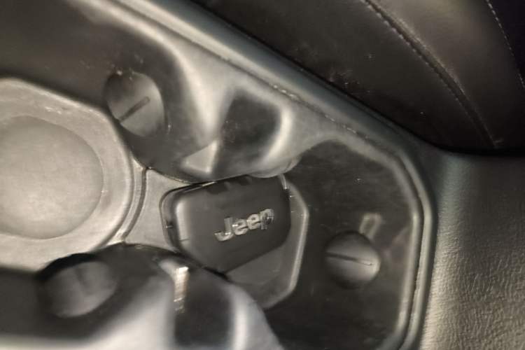 Used Jeep Wrangler 2019 2.0T Sahara Four-Door Version China VI Emission Standard
