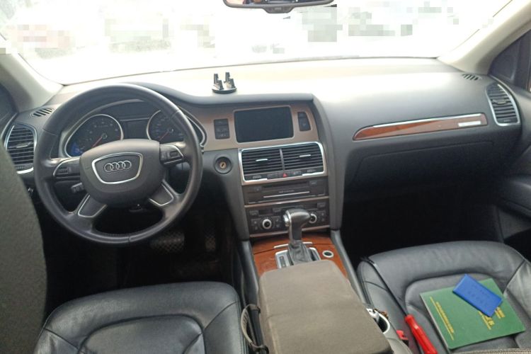 Used Audi Q7 2013 35 TFSI Ambition Edition Center Console